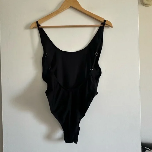 Swim by Lioness Black Scoop Back Textured One Piece Swimsuit size Small - Picture 3 of 5